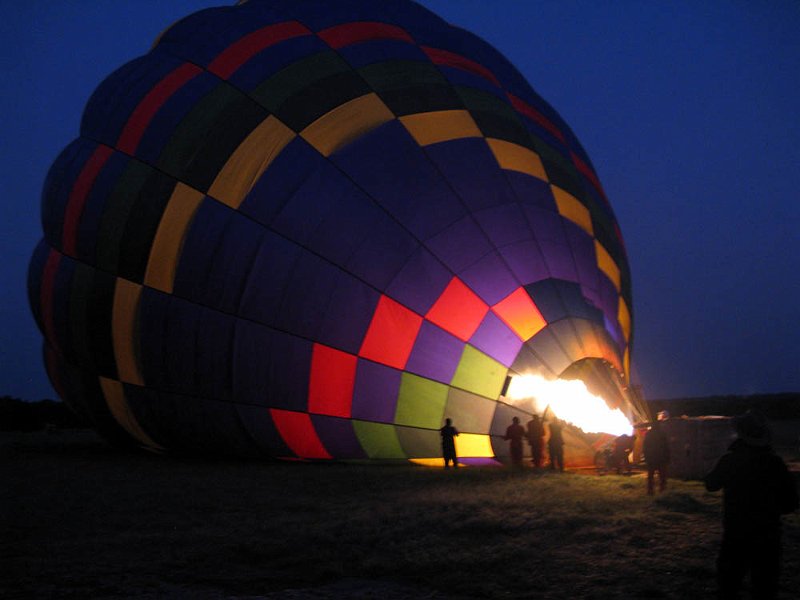 day06IMG_2512.jpg - Inflating the balloon, Masai Mara, Kenya