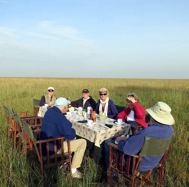 day07IMG_0694.jpg - Champaign breakfast after we set down.  Masai Mara, Kenya